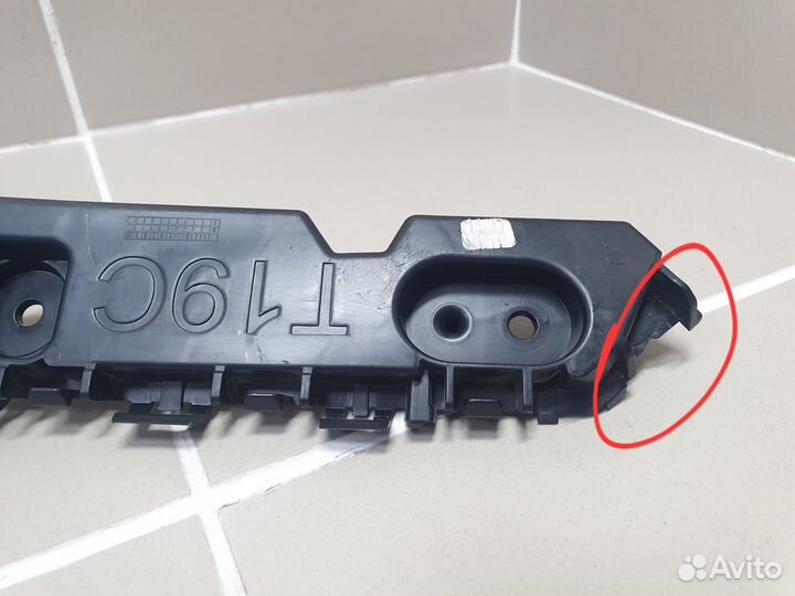 Кронштейн переднего бампера правый Omoda C5 T19C