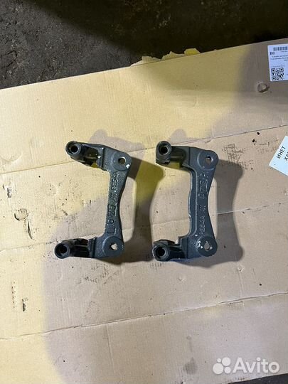 Скоба суппорта Toyota rav4