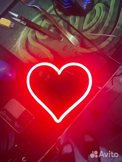 Светящаяся неон цурикава