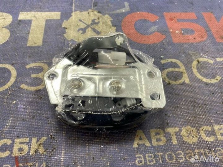 Замок двери багажника Toyota Hiace KZH100 1kzte