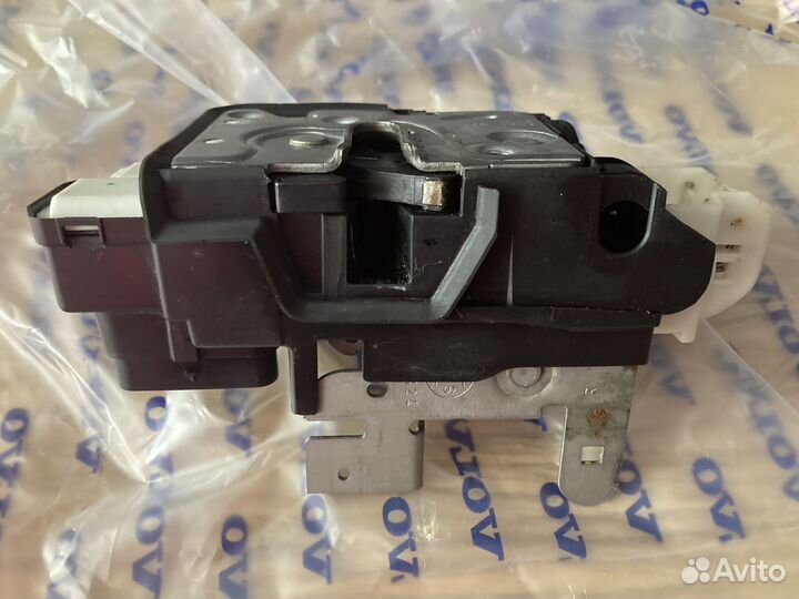 Volvo 31440390 замок двери