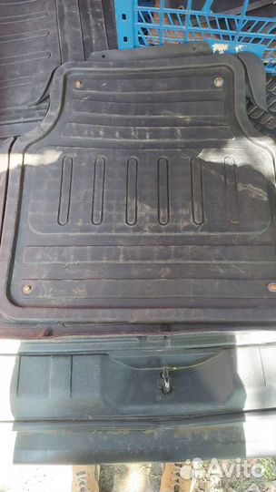 Автомобильные коврики универсальные