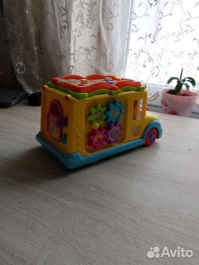 Игрушка автобус