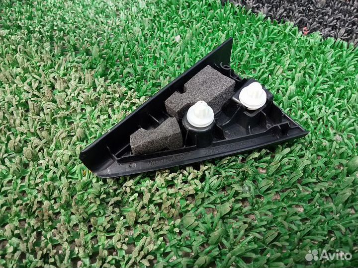 Уголок зеркала внутренний передний левый Toyota La