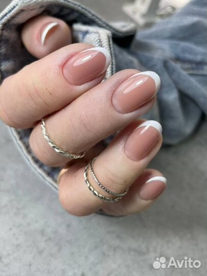 Модель на маникюр