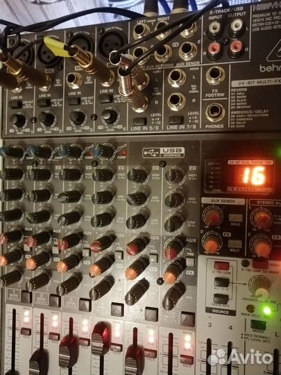 Микшерный пульт Behringer Xenyx X1204USB