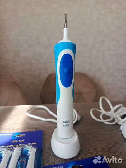 Зубные щетки oral-B Vitality D12.513 3D White