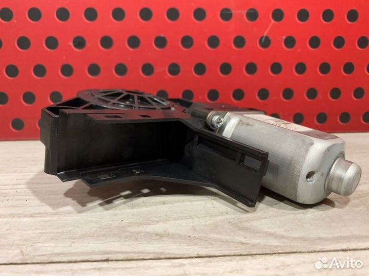 Моторчик стеклоподъемника задний правый Volvo Xc60