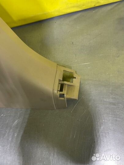 Обшивка стойки центральная правая Infiniti Fx35