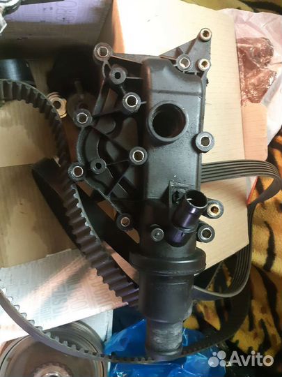 Комплект грм, термостат, помпа к 1.6 к4м megane 2