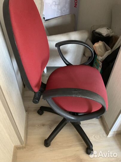 Офисное кресло