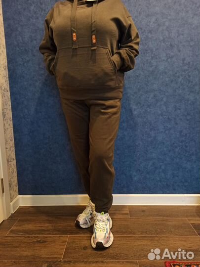 Велюровый спортивный костюм и balenciaga кроссовки