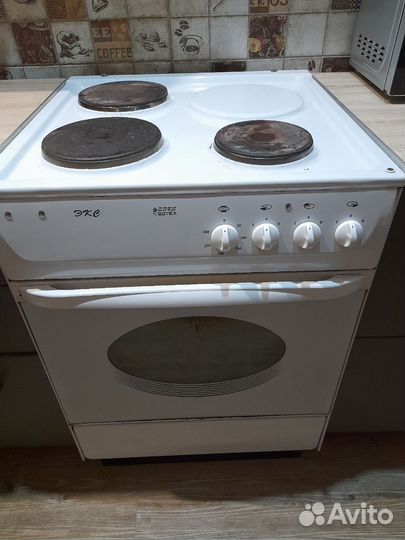 Кухонная плита с духовкой