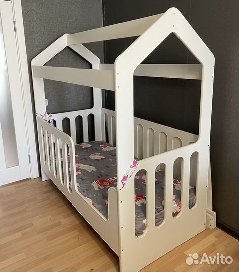 Продам кроватку-домик