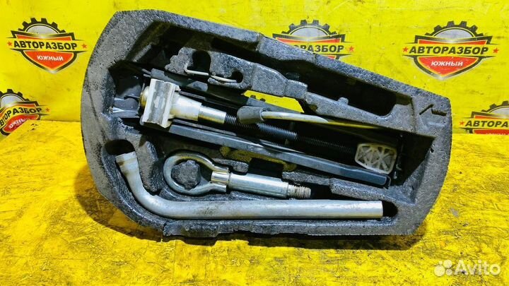 Набор инструментов Volkswagen Polo 1.2 хэтчбек