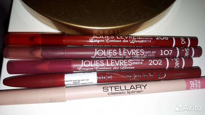 Карандаши для губ и для глаз