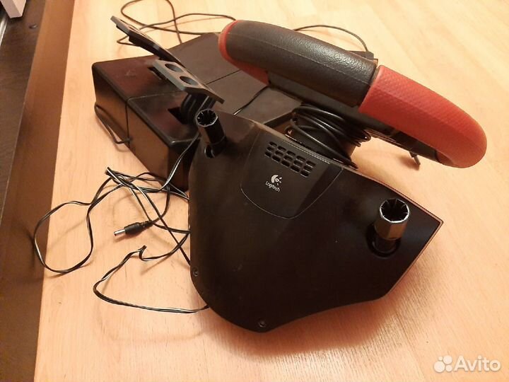 Руль с педалями Logitech