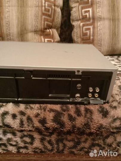 Видеомагнитофон JVC