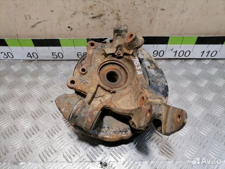 Кулак задний правый Audi Q7 2005 2015