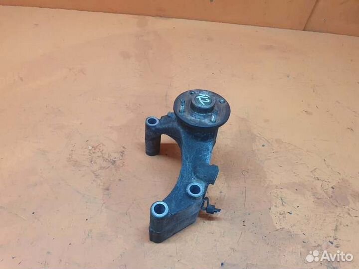 Кронштейн обводного ролика Infiniti Qx56 JA60 5.6