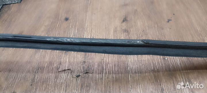 Уплотнительная резинка под лобовое Опель Омега Б