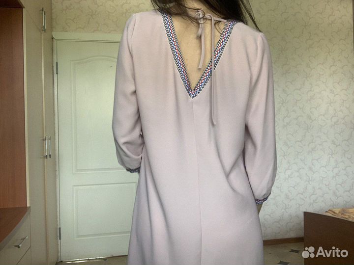 Платье розовое с вырезом 42 S