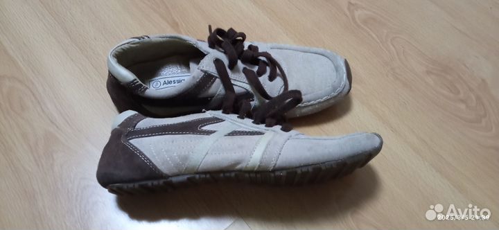 Кроссовки женские 39 размер