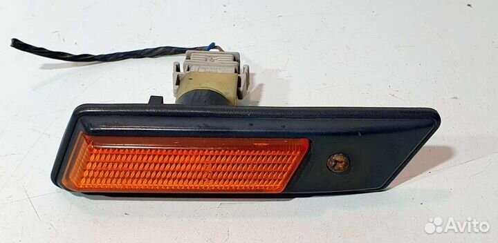 Повторитель поворота в крыло правый BMW E36