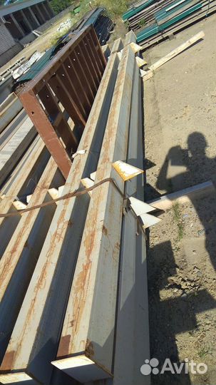 Металлический швеллер,двутавр