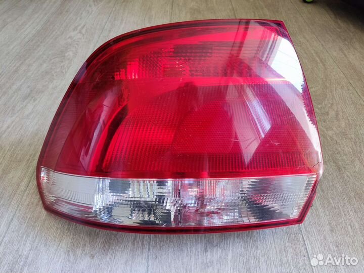 Фонарь задний левый volkswagen polo