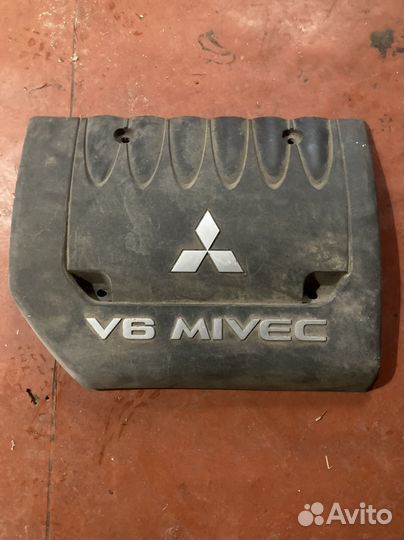 Крышка двигателя Outlander XL