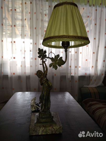 Лампа настольная. Модерн