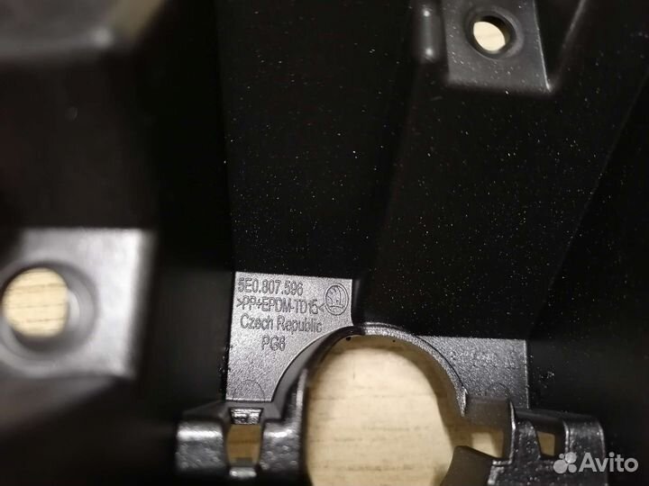 Кронштейн омывателя фар Skoda Octavia A7