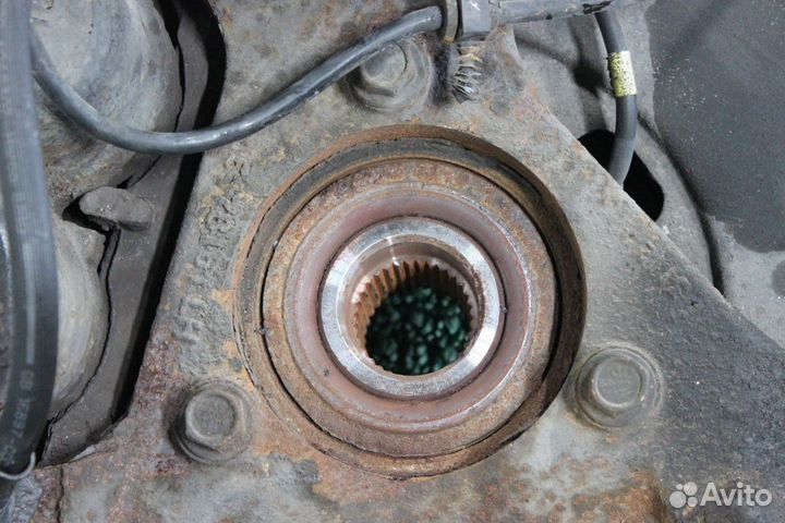 Ступица передняя левая Cadillac Escalade GMT800