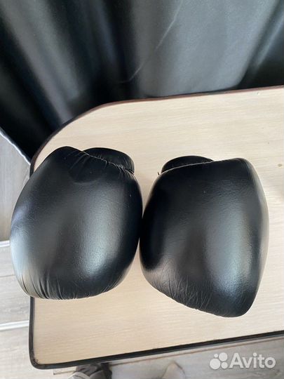 Боксерские перчатки green hill 14 oz