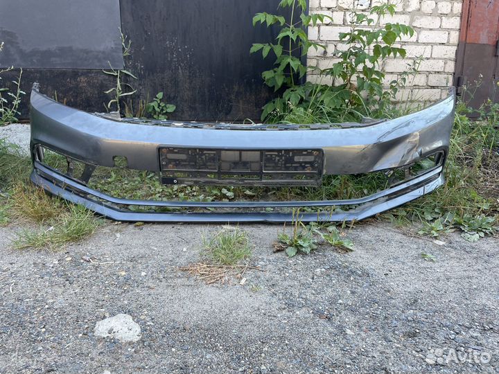 Передний бампер Wolkswagen jetta оригинал