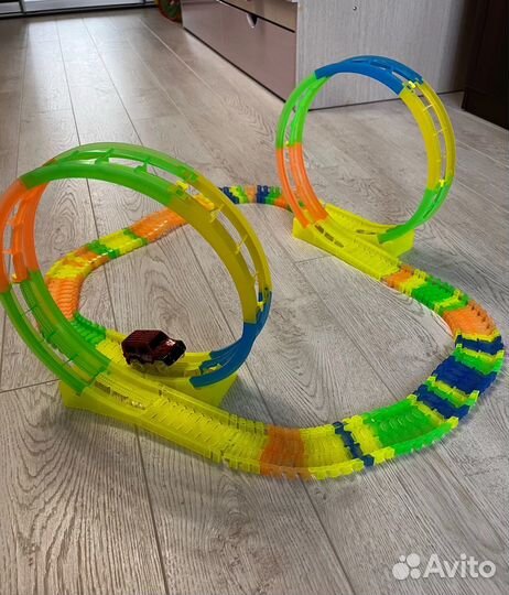 Гибкий трек светящийся с машинкой Bigga