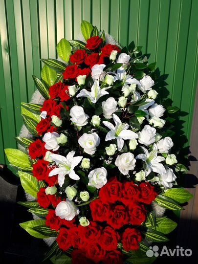 Венки ритуальные траурные искуственные цветы кругл