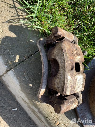 Задние суппорта и тормозные диски на галант 8