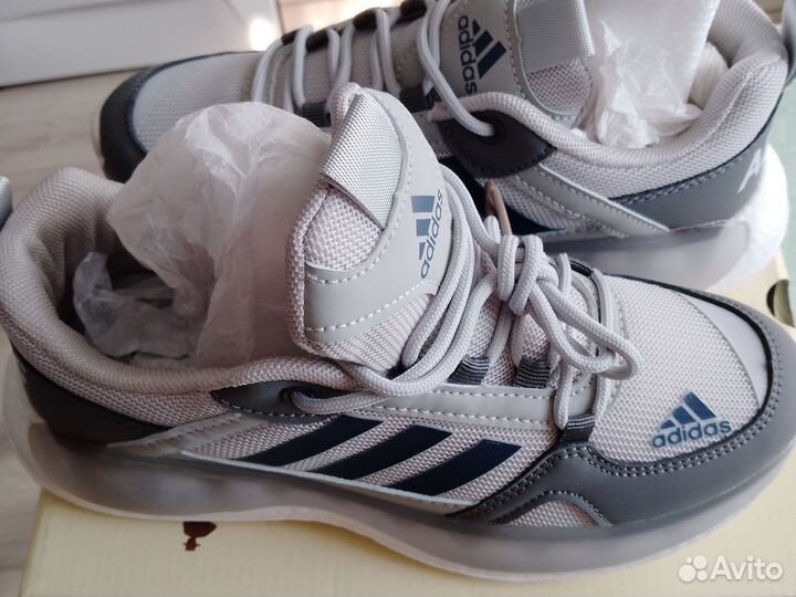 Кроссовки adidas