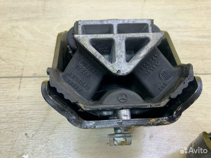 Подушка двигателя Mercedes Sprinter W907 OM642