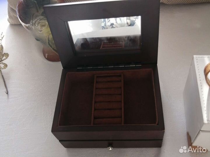 Шкатулка для ювелирных украшений