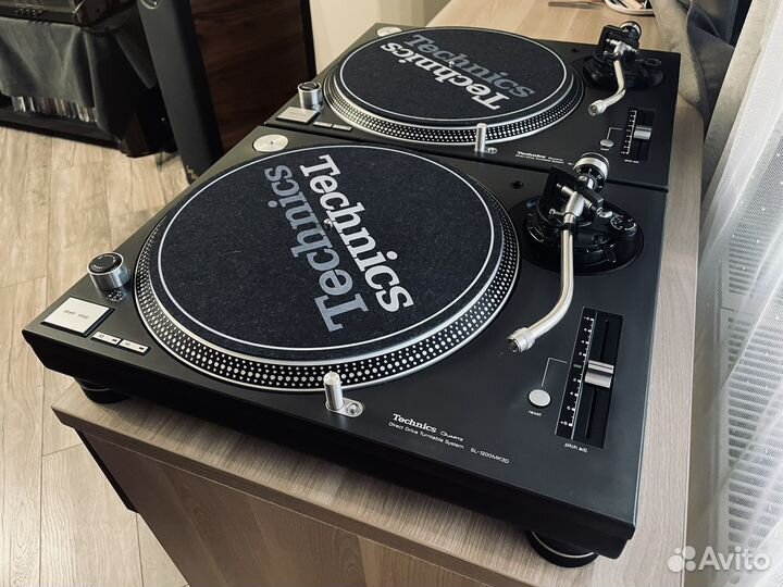Пара виниловых пригрывателей Тесhniсs SL 1200мk3d