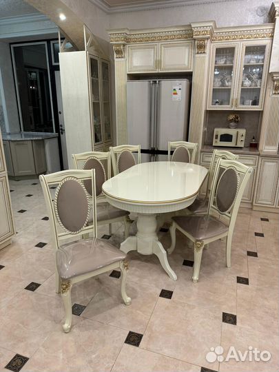 Стол и стулья