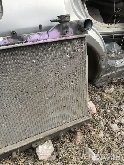 Радиатор двигателя Subaru Forester SG5