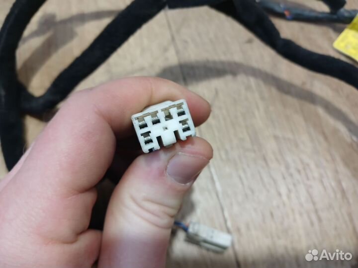 Проводка передней правой двери Hyundai Accent