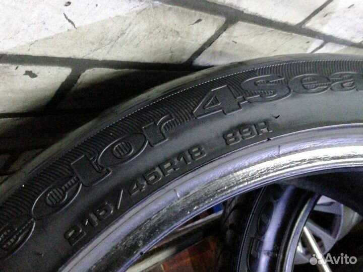 Goodyear Vector 4Seasons 215/45 R18 89H