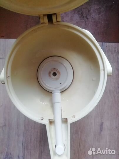 Термос 2,5 л с помпой