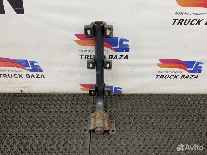 Кронштейн подножек нижний Iveco Stralis