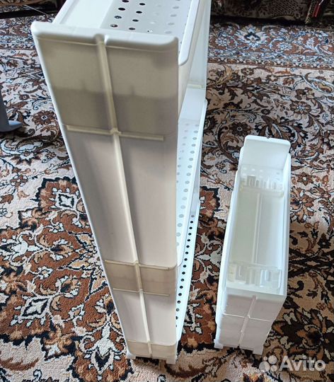 Этажерка на колесиках узкая